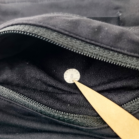 Lululemon Athletica Women's Smooth Stride Short Size 8 - Picture 5 of 5